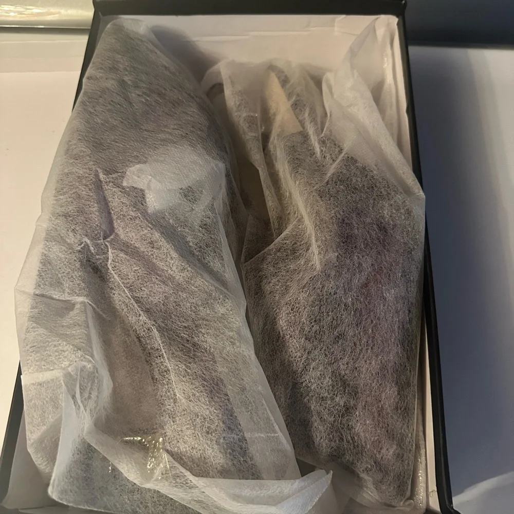 Elegant Purple Feathered Slingback Heels - Picture 5 of 5